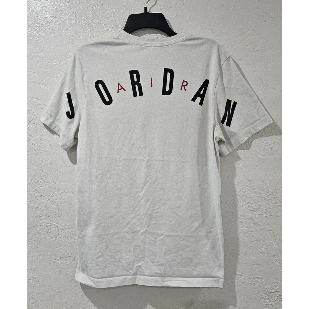Nike Air Jordan STRETCHED JUMPMAN LOGO Size Medium Men's White Crew Neck T-Shirt